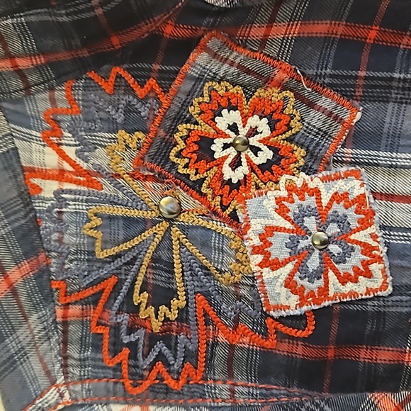 Small Plaid Ariat button up top - Picture 3 of 4